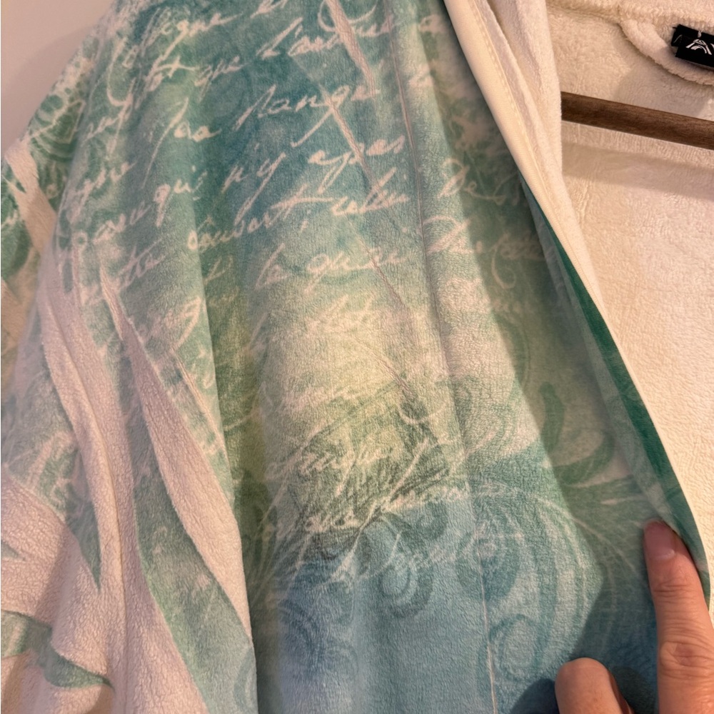 Paris Patterned luxury Robe - Picture 5 of 7